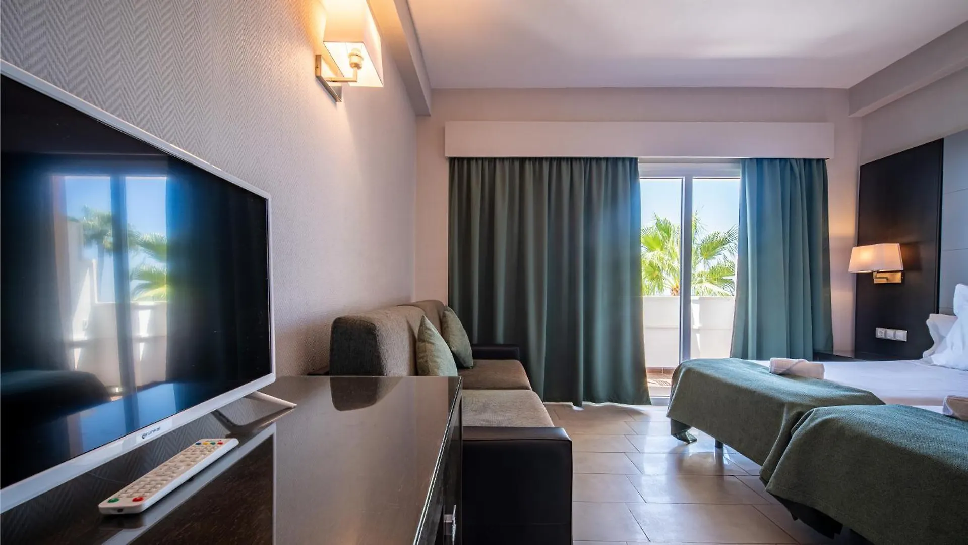 Pato Amarillo Hotel Punta Umbria 4*,