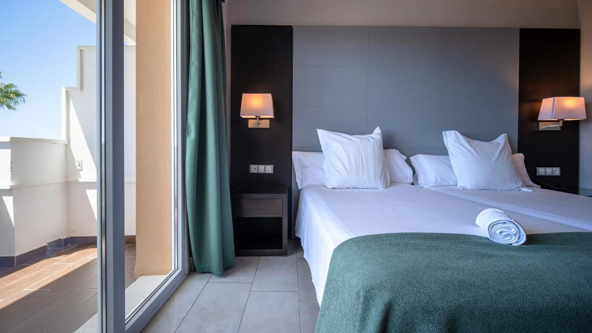 Pato Amarillo Hotel Punta Umbria