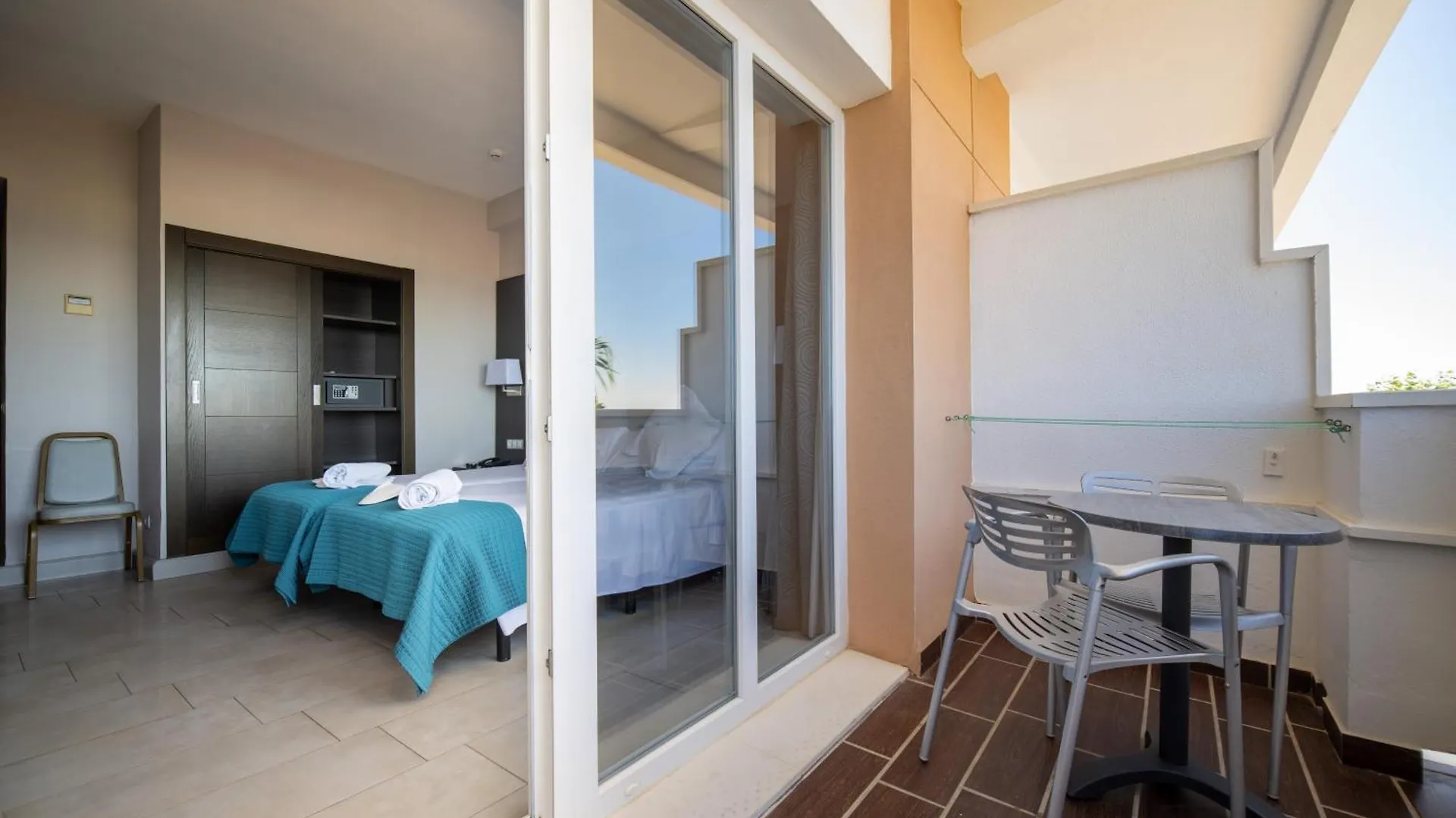 Pato Amarillo Hotel Punta Umbria 4*,
